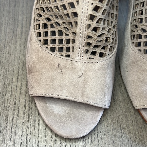 Vince Camuto Gerby Chateau True Suede Perforated Open Toe Heel Bootie 7 1/2 - Picture 3 of 6